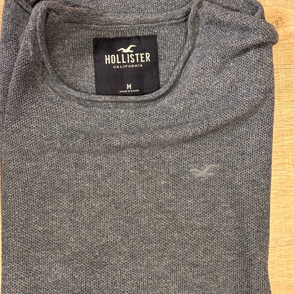 Hollister Men's Navy Blue Knit T-Shirt - Picture 3 of 5